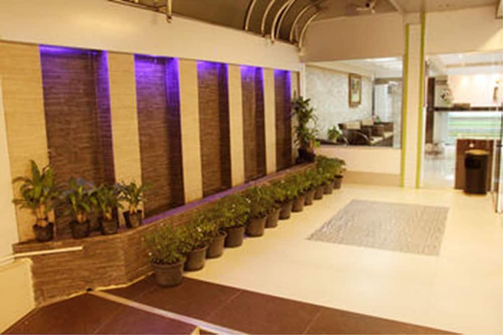 Visiting Card Hotel & Resort Bangkok Exterior photo