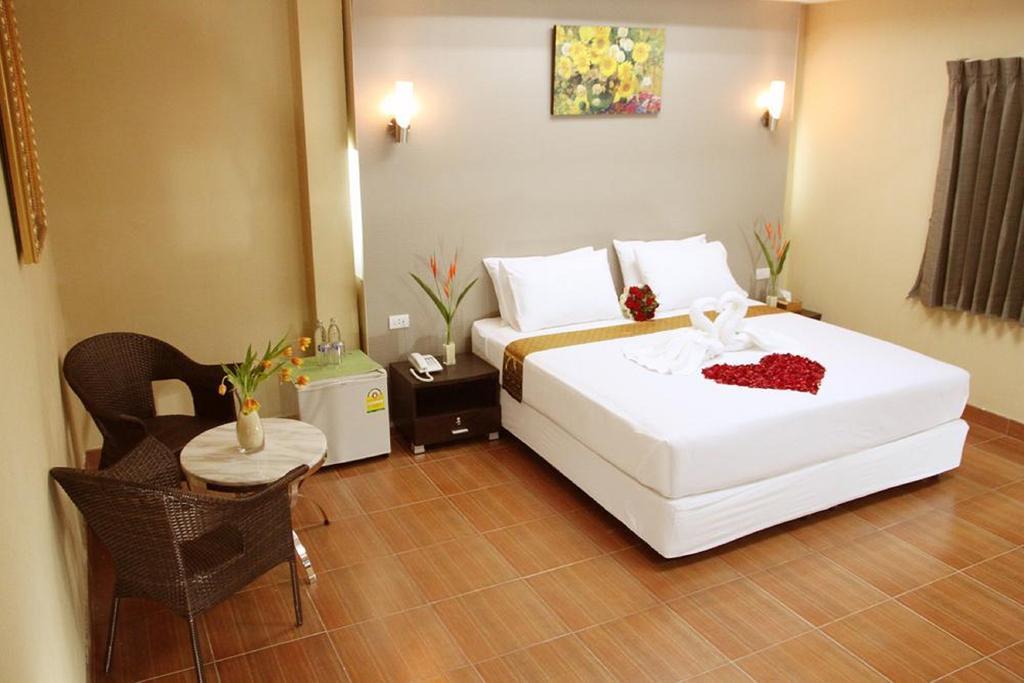 Visiting Card Hotel & Resort Bangkok Exterior photo